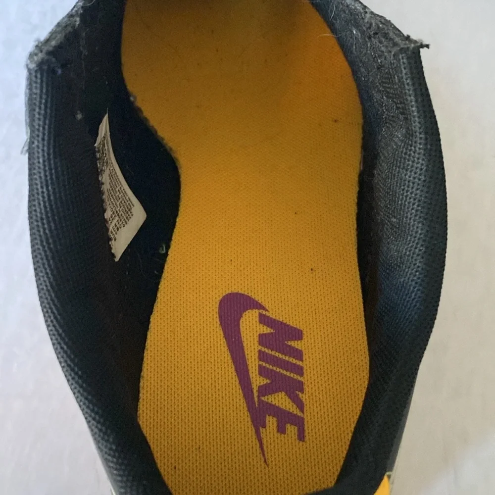 Nike Cortez Women’s Black Sneakers Size 7 US